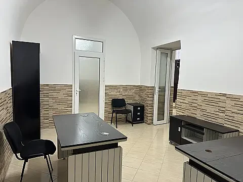 Kirayə verilir 3 otaqlı ofis 60 m²