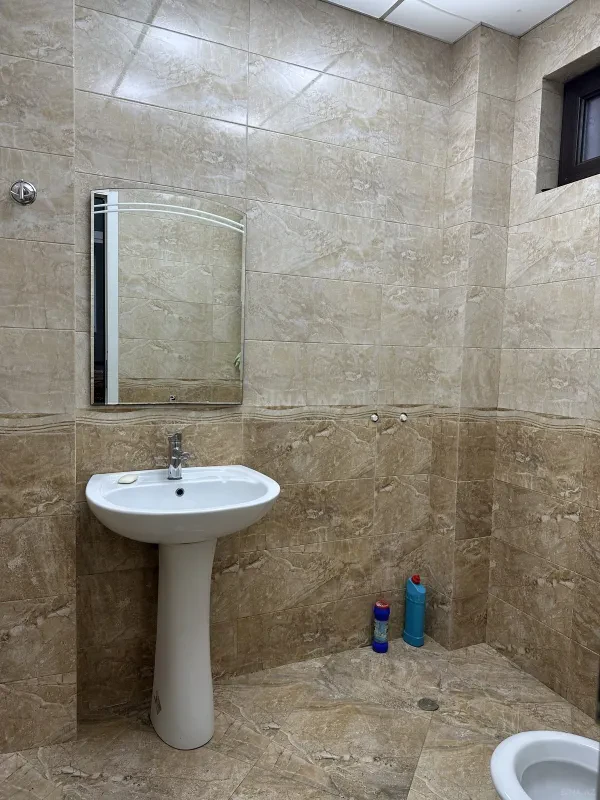 Kirayə verilir 3 otaqlı ofis 60 m²
