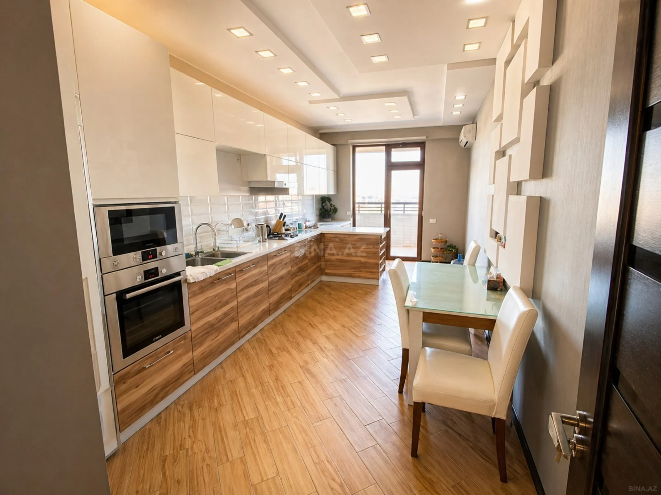 Satılır 3 otaqlı mənzil 156 m²