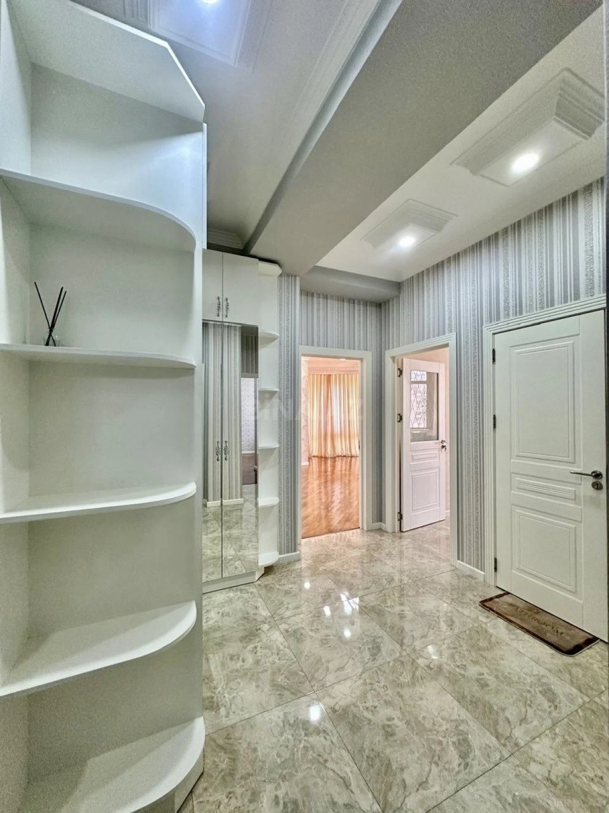 Satılır 2 otaqlı mənzil 90 m²