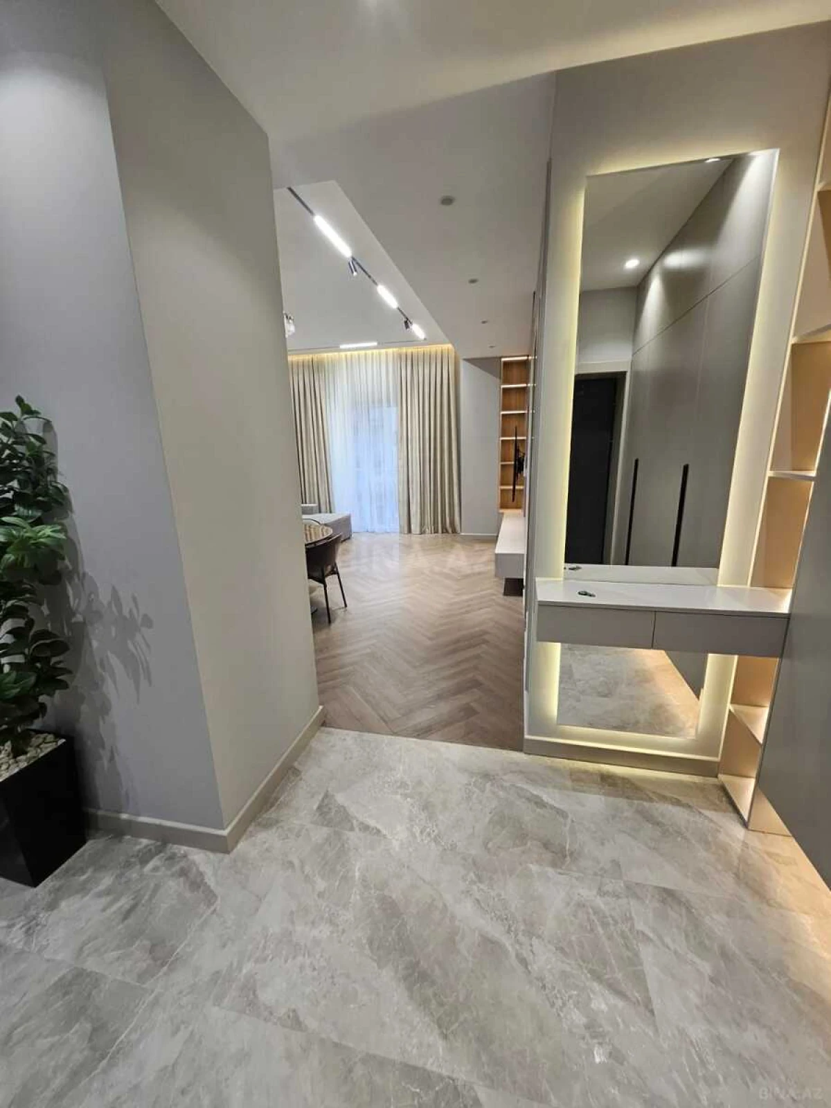 Kirayə verilir 3 otaqlı mənzil 120 m²