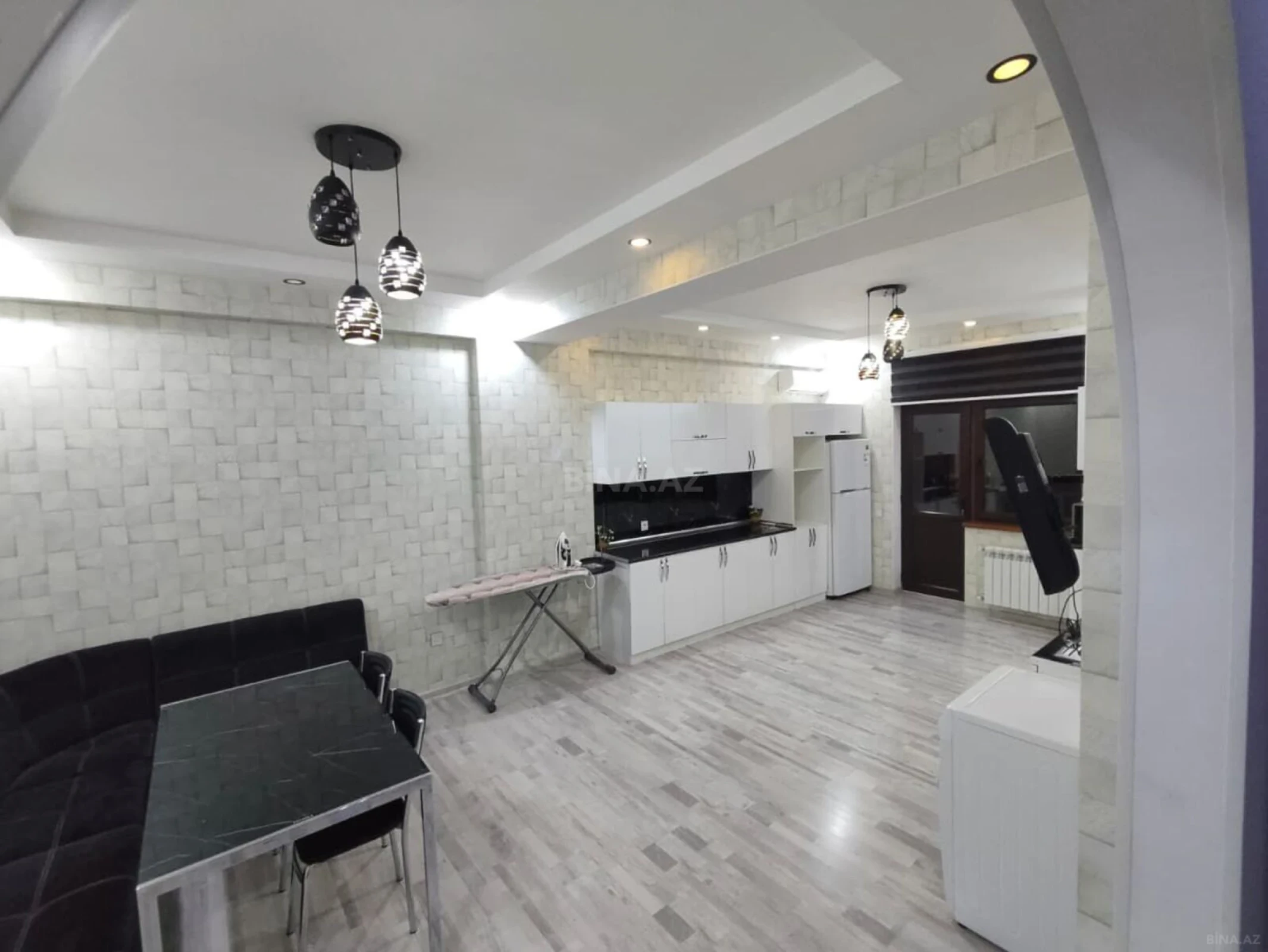 Kirayə verilir 4 otaqlı mənzil 186 m²