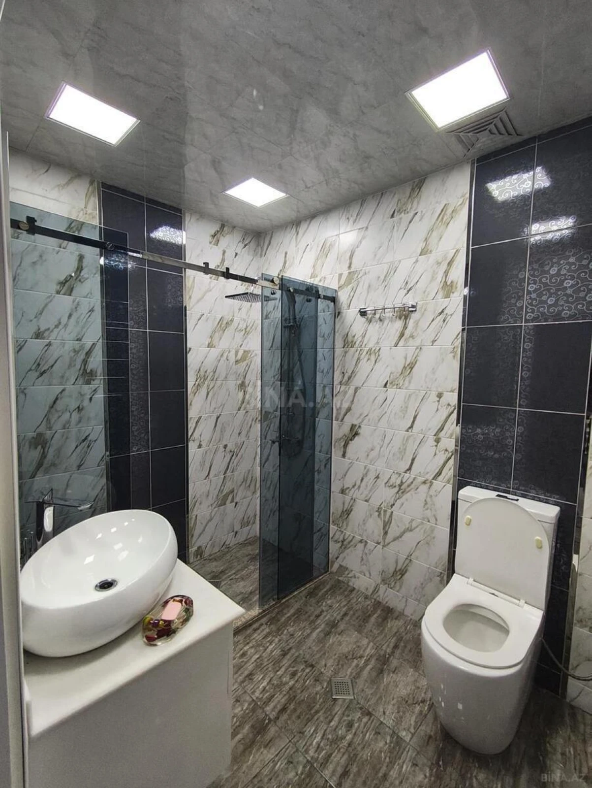 Kirayə verilir 4 otaqlı mənzil 186 m²