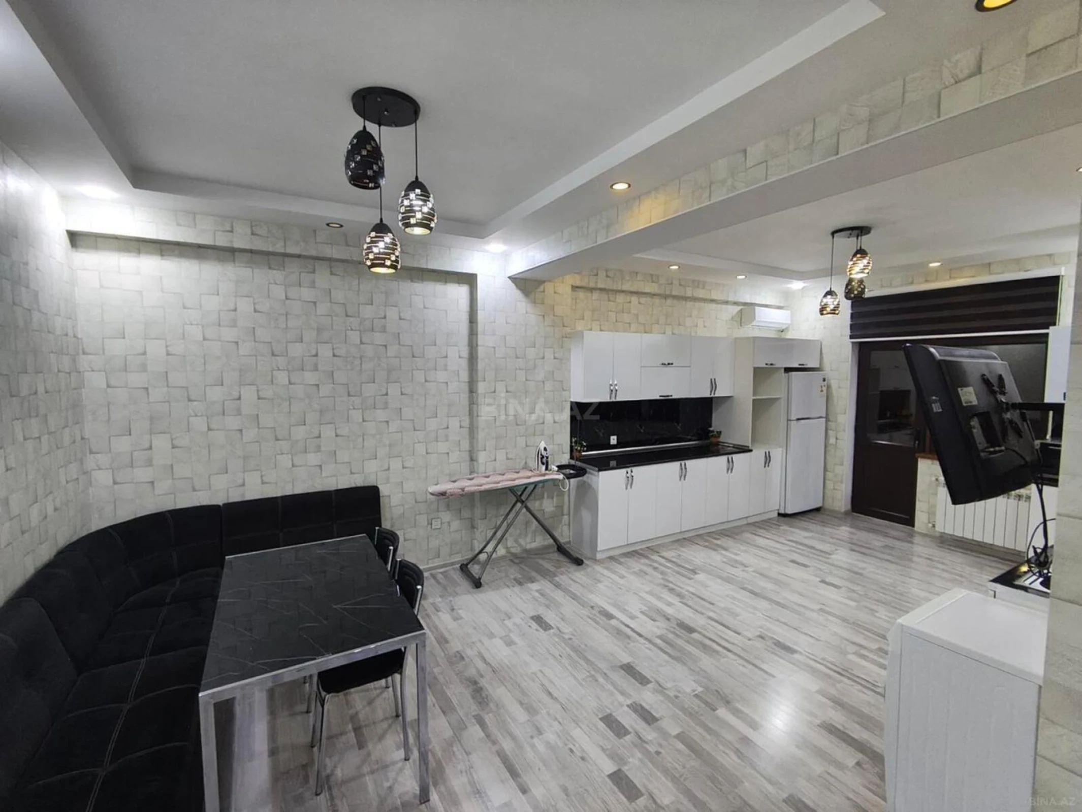 Kirayə verilir 4 otaqlı mənzil 186 m²
