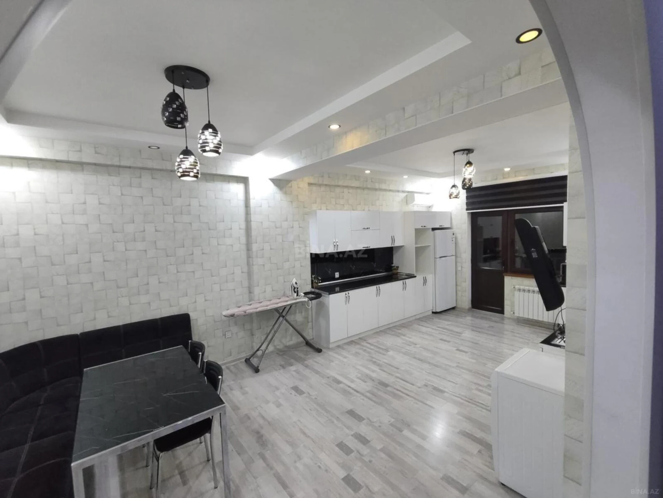 Kirayə verilir 4 otaqlı mənzil 186 m²