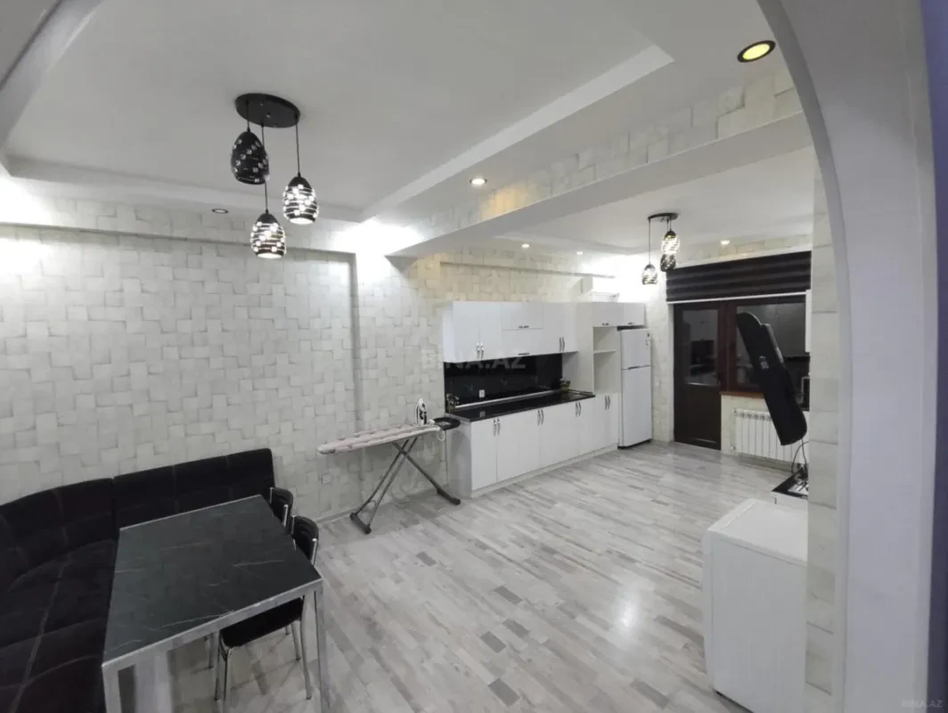 Kirayə verilir 4 otaqlı mənzil 186 m²