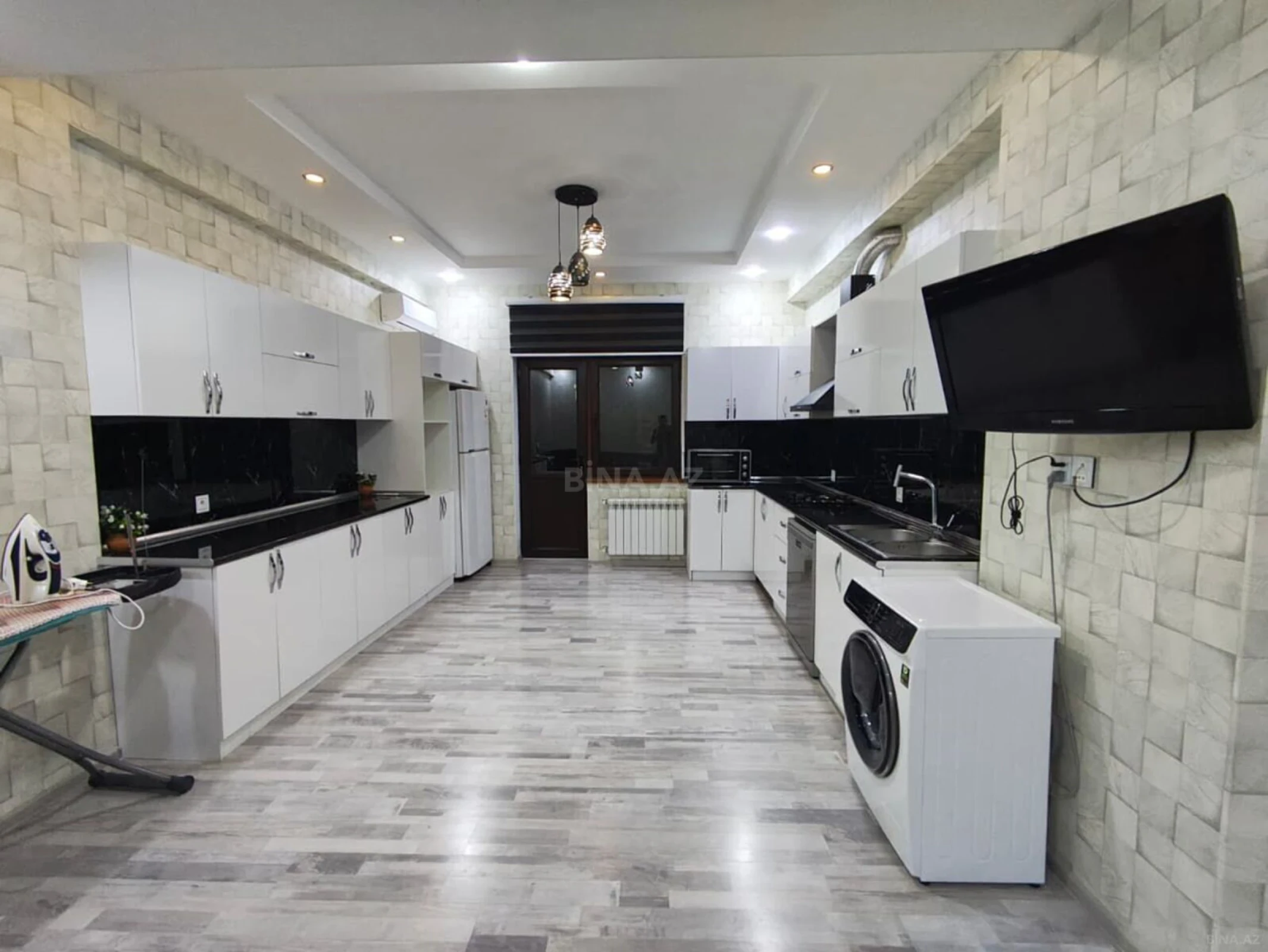 Kirayə verilir 4 otaqlı mənzil 186 m²