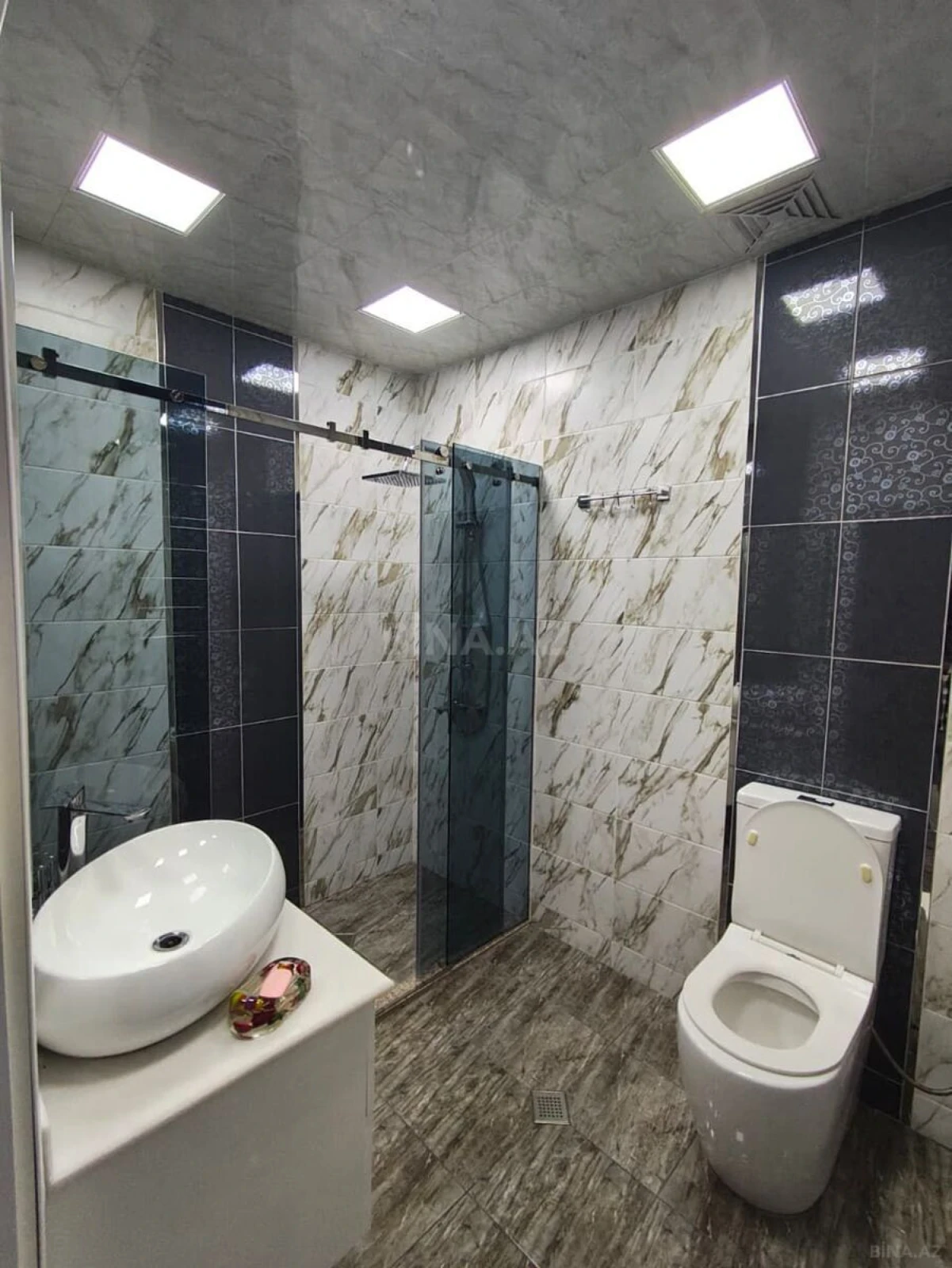 Kirayə verilir 4 otaqlı mənzil 186 m²