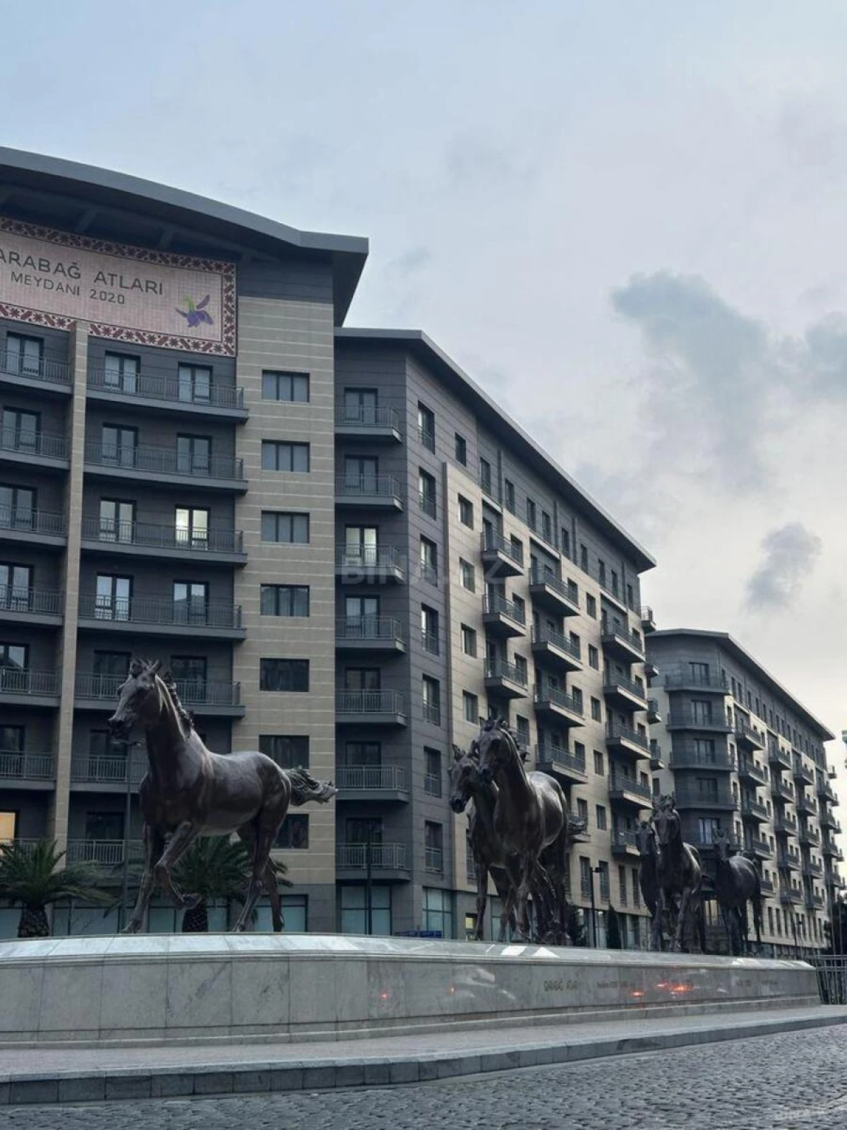 Satılır 2 otaqlı mənzil 89 m²