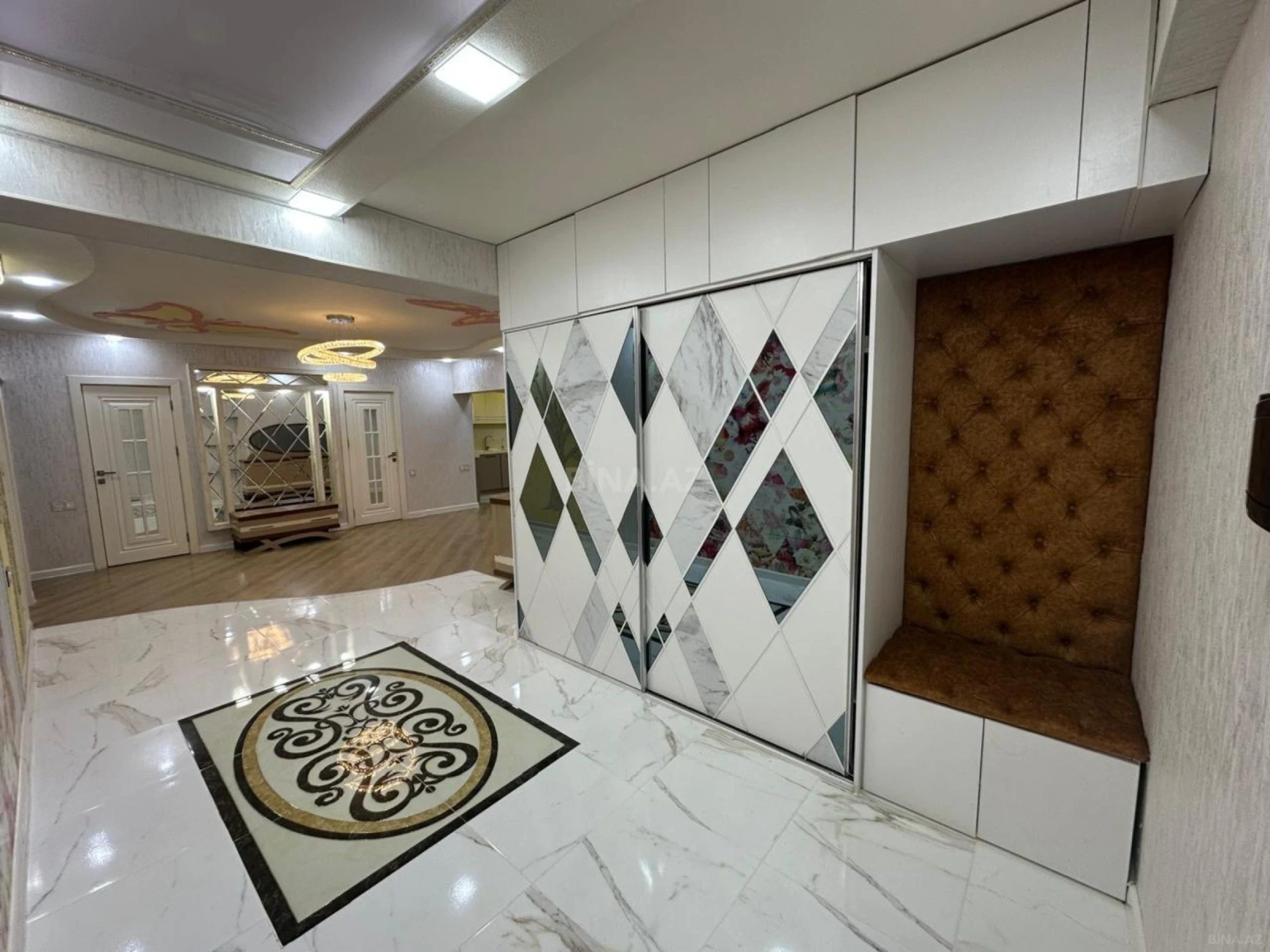 Satılır 3 otaqlı mənzil 130 m²