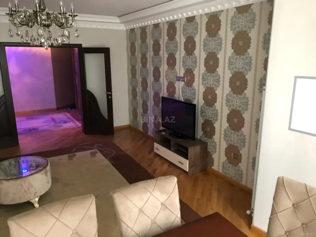 Kirayə verilir 3 otaqlı mənzil 135 m²
