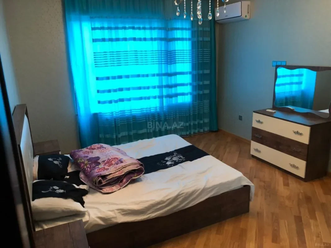 Kirayə verilir 3 otaqlı mənzil 135 m²