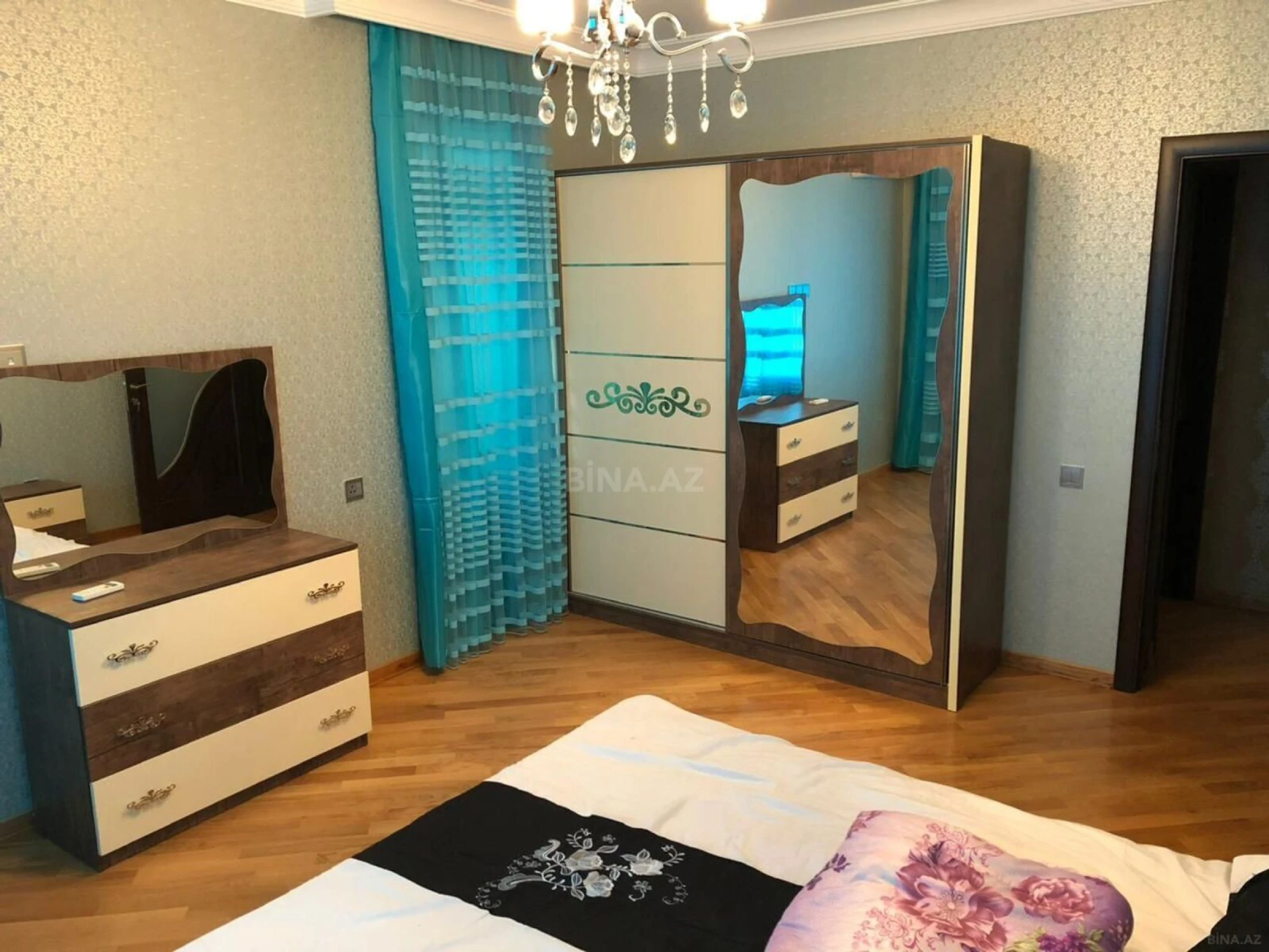 Kirayə verilir 3 otaqlı mənzil 135 m²