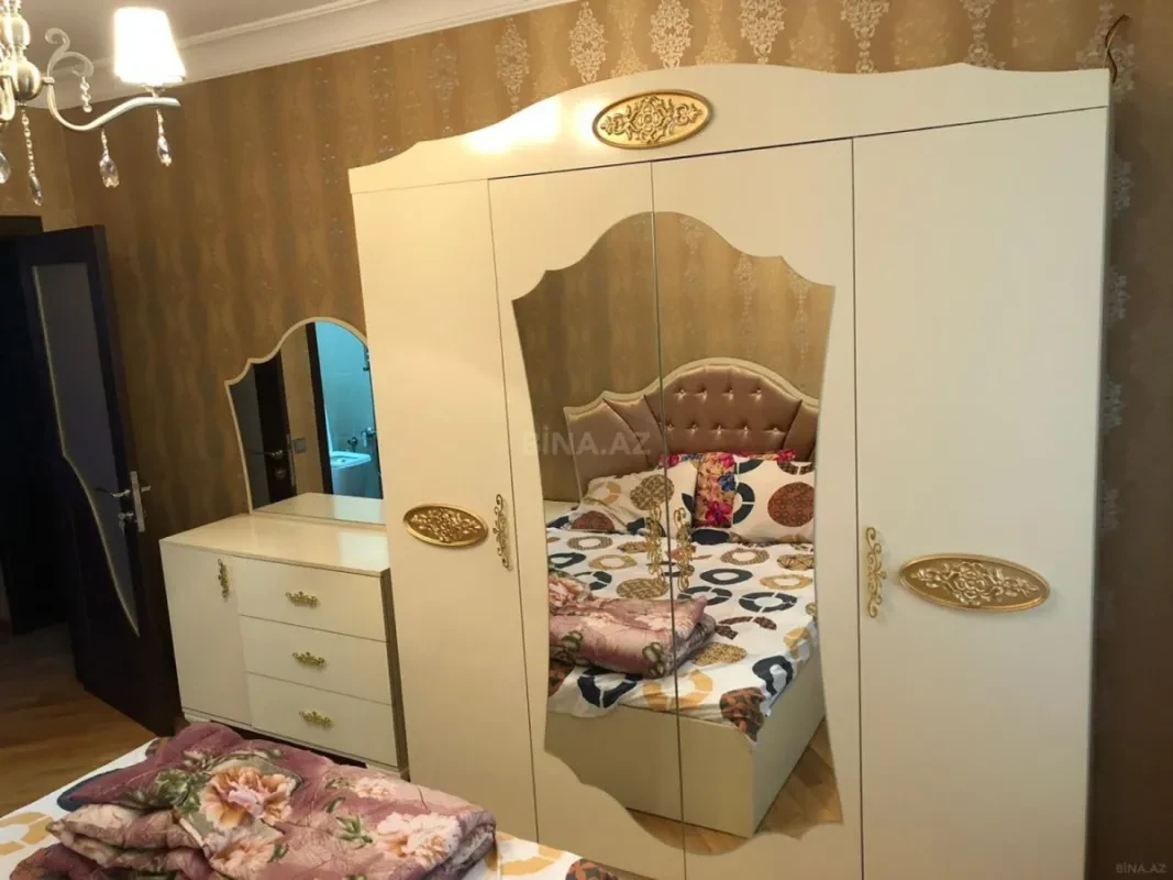 Kirayə verilir 3 otaqlı mənzil 135 m²