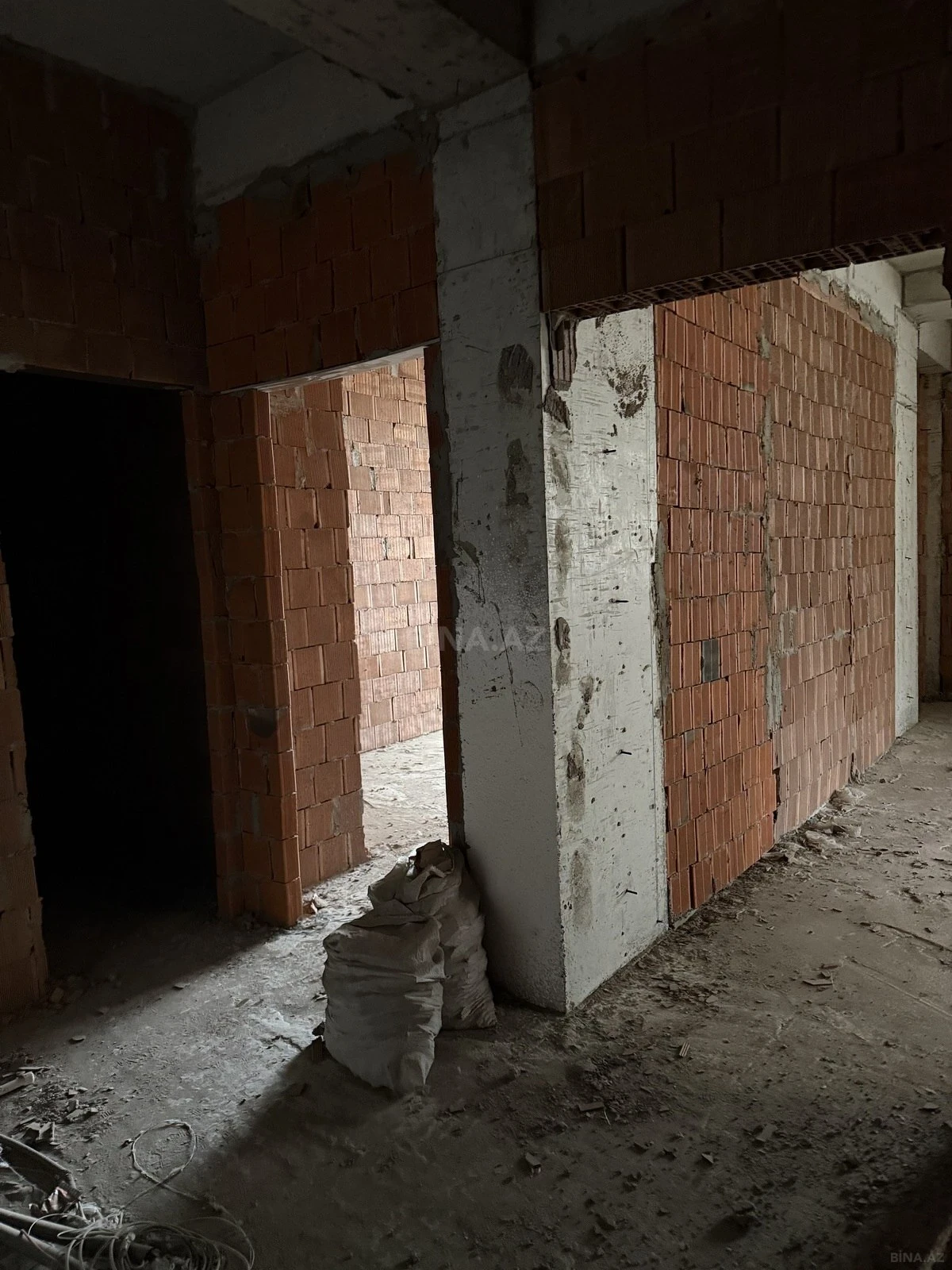 Satılır 2 otaqlı mənzil 99 m²