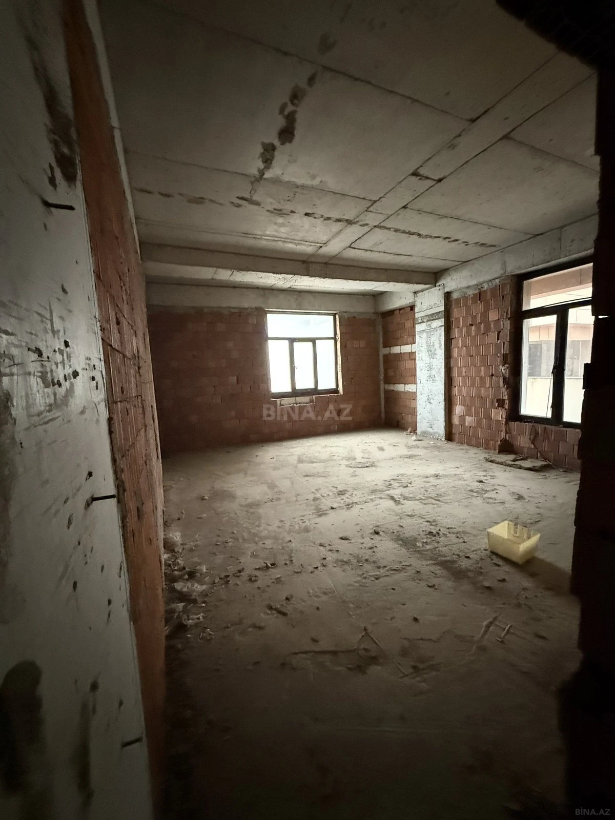 Satılır 2 otaqlı mənzil 99 m²