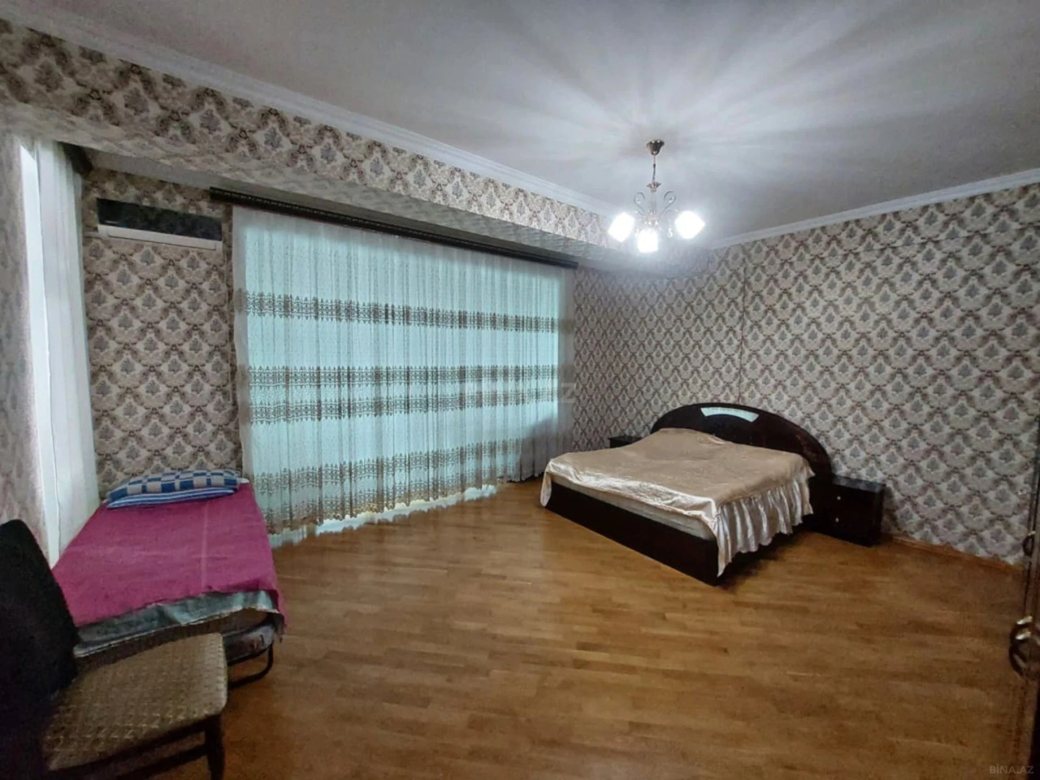 Satılır 3 otaqlı mənzil 130 m²