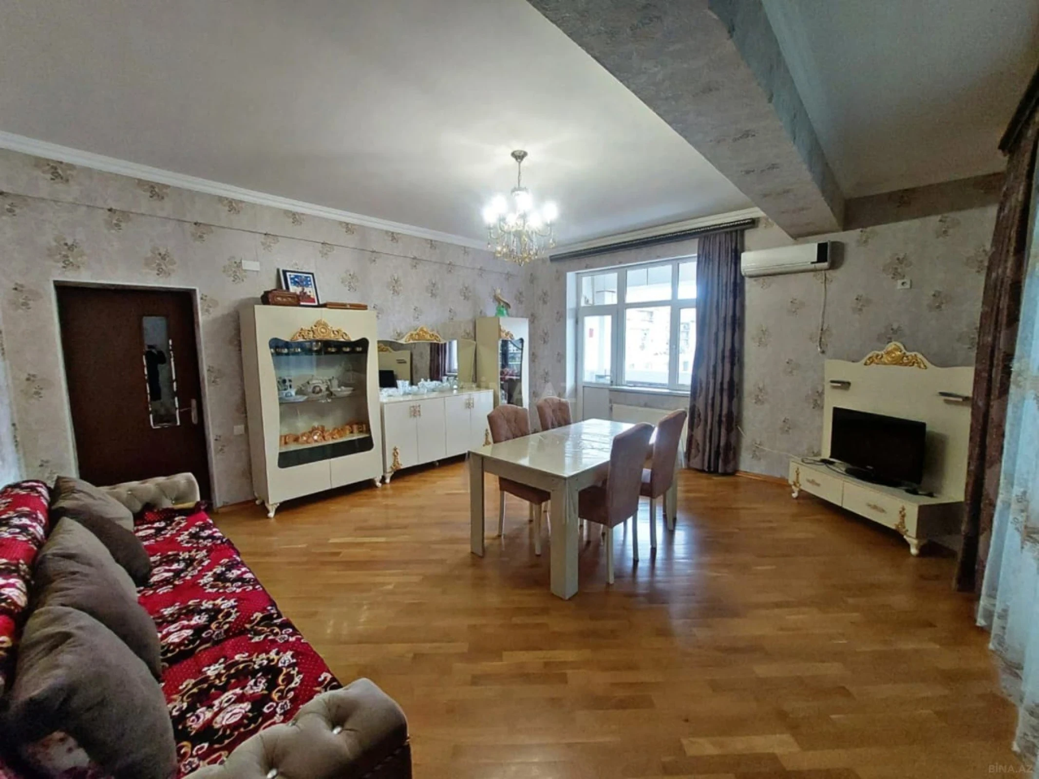 Satılır 3 otaqlı mənzil 130 m²