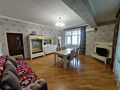 Satılır 3 otaqlı mənzil 130 m²