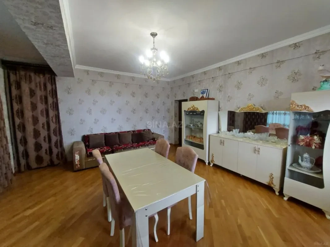 Satılır 3 otaqlı mənzil 130 m²