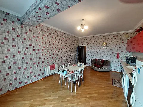 Satılır 3 otaqlı mənzil 130 m²