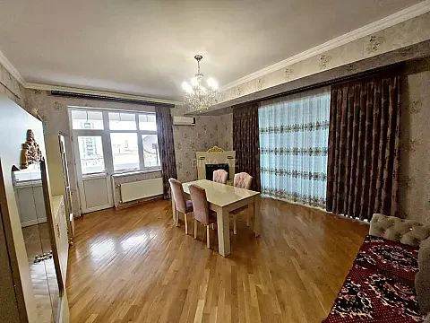 Satılır 3 otaqlı mənzil 130 m²