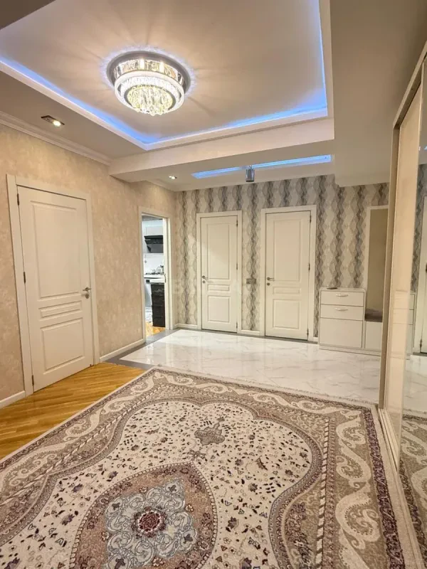 Satılır 2 otaqlı mənzil 96 m²