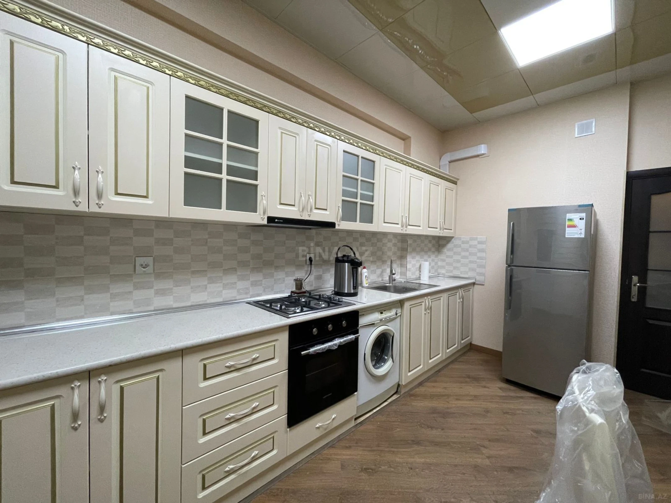 Kirayə verilir 2 otaqlı mənzil 75 m²