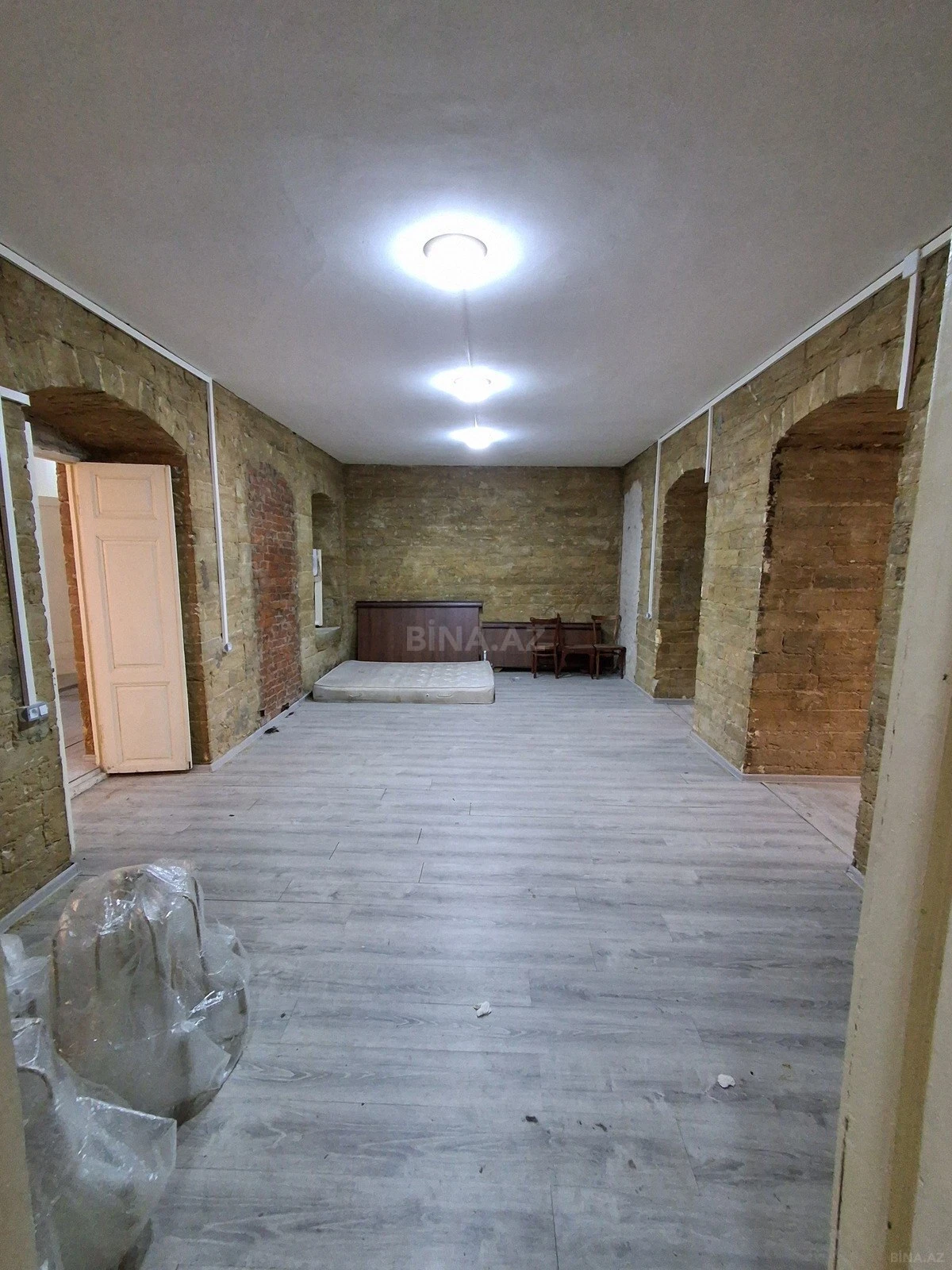 Satılır 4 otaqlı mənzil 115 m²