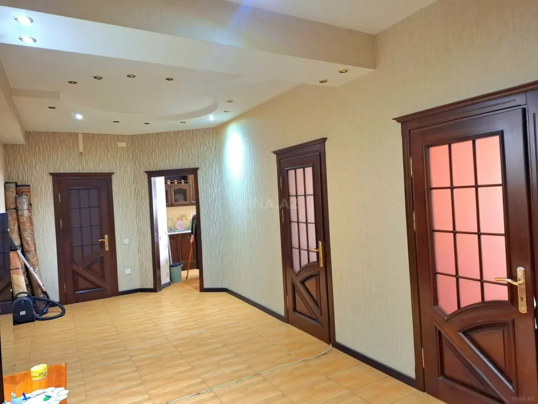 Satılır 3 otaqlı mənzil 125 m²