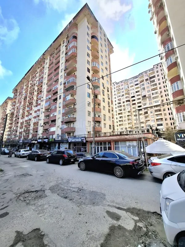 Satılır 3 otaqlı mənzil 125 m²