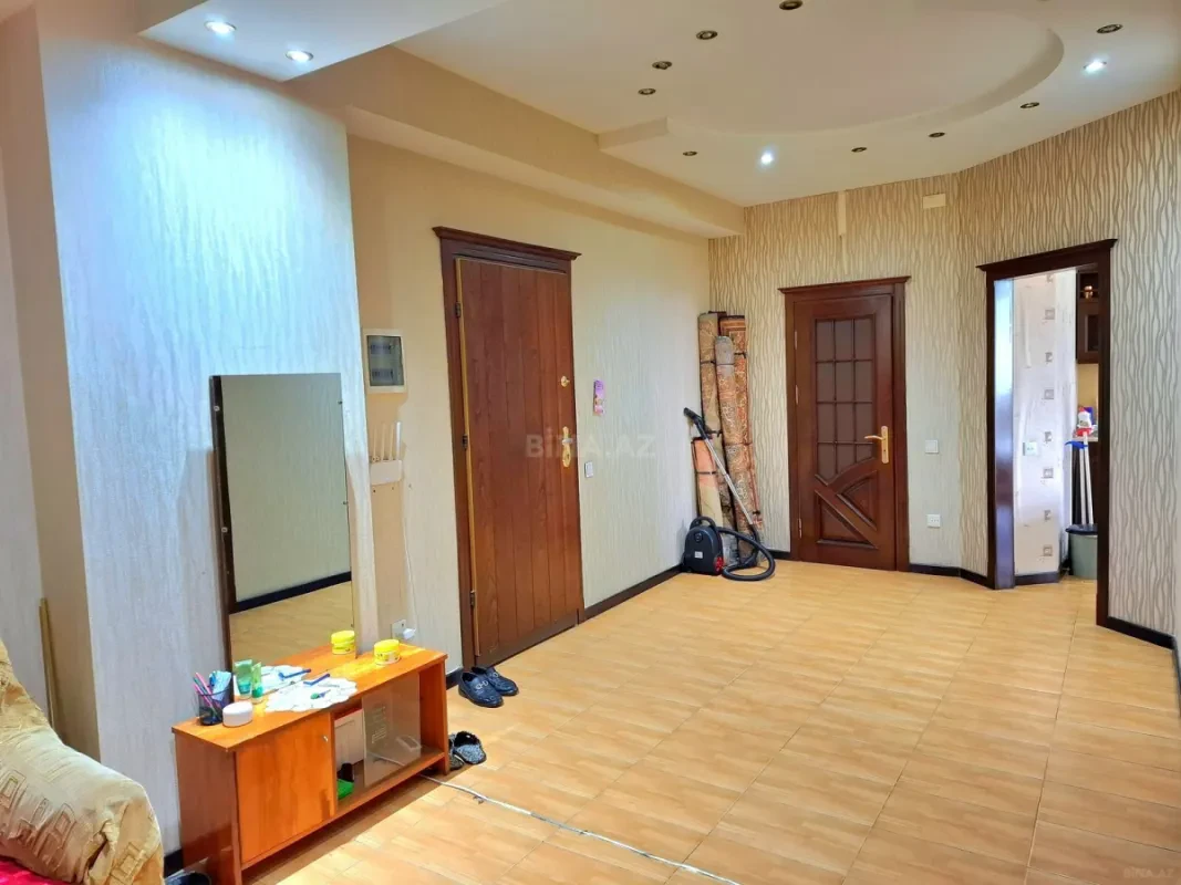 Satılır 3 otaqlı mənzil 125 m²