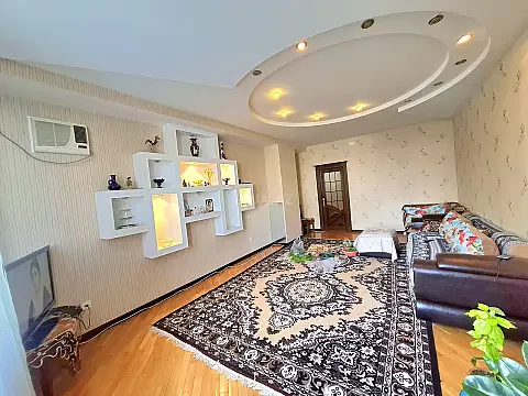 Satılır 3 otaqlı mənzil 125 m²