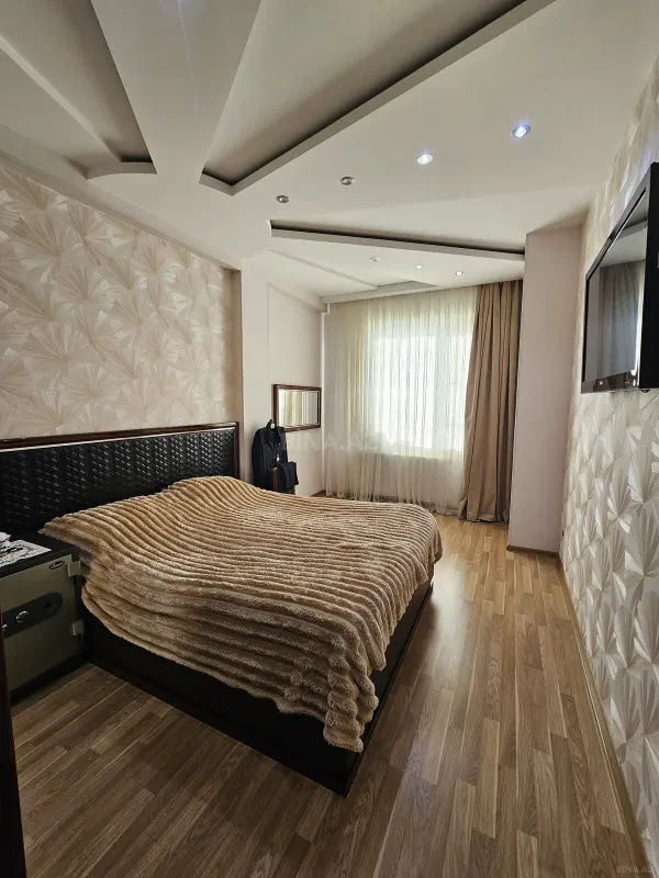 Satılır 3 otaqlı mənzil 105 m²