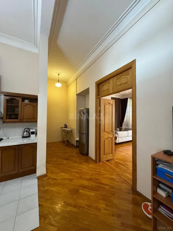 Satılır 4 otaqlı mənzil 220 m²