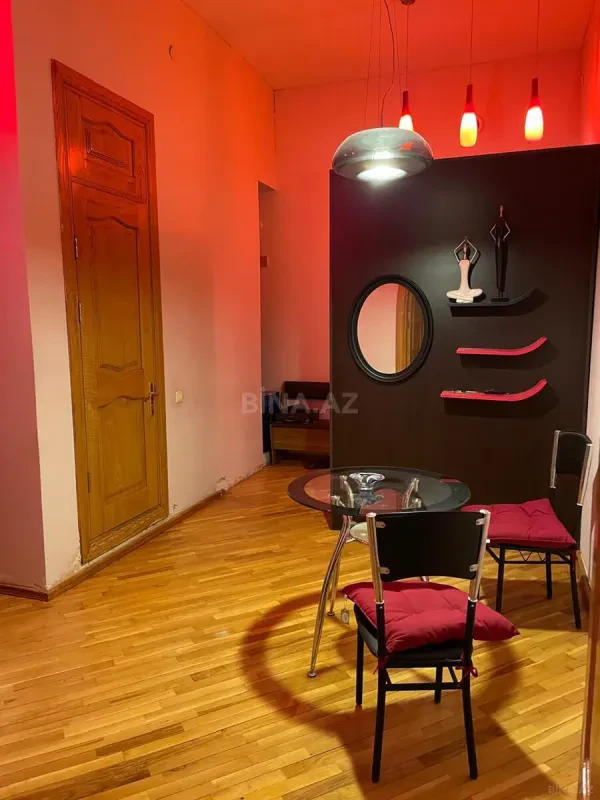 Satılır 4 otaqlı mənzil 220 m²