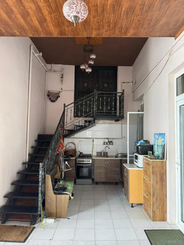 Satılır 4 otaqlı mənzil 220 m²