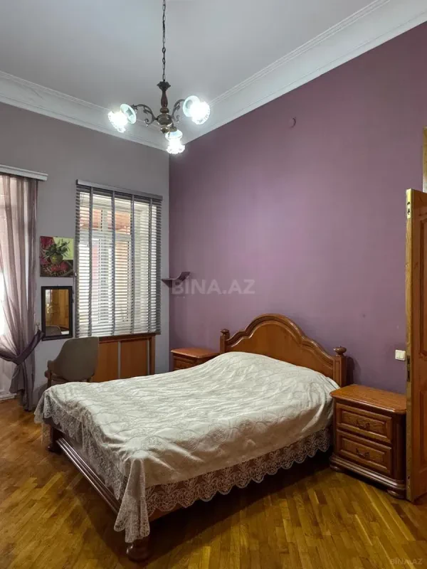 Satılır 4 otaqlı mənzil 220 m²