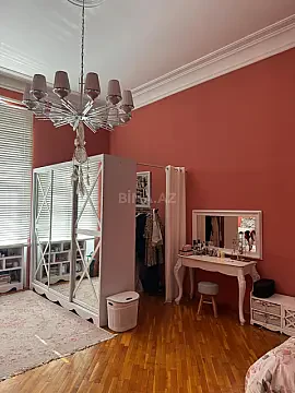 Satılır 4 otaqlı mənzil 220 m²