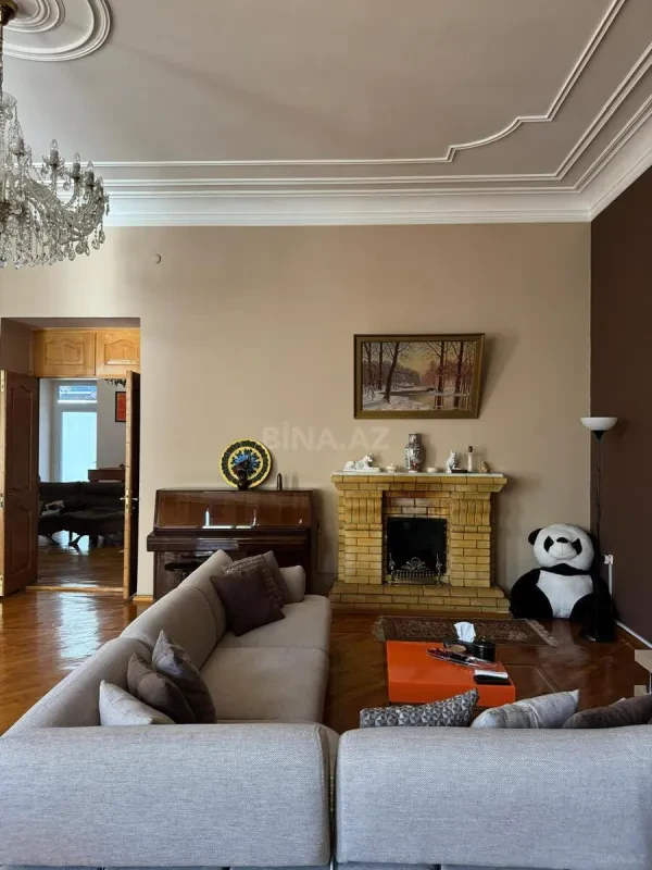 Satılır 4 otaqlı mənzil 220 m²