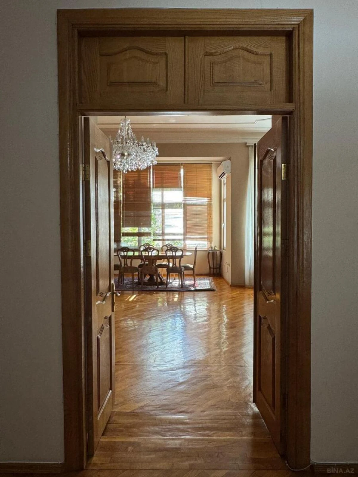 Satılır 4 otaqlı mənzil 220 m²