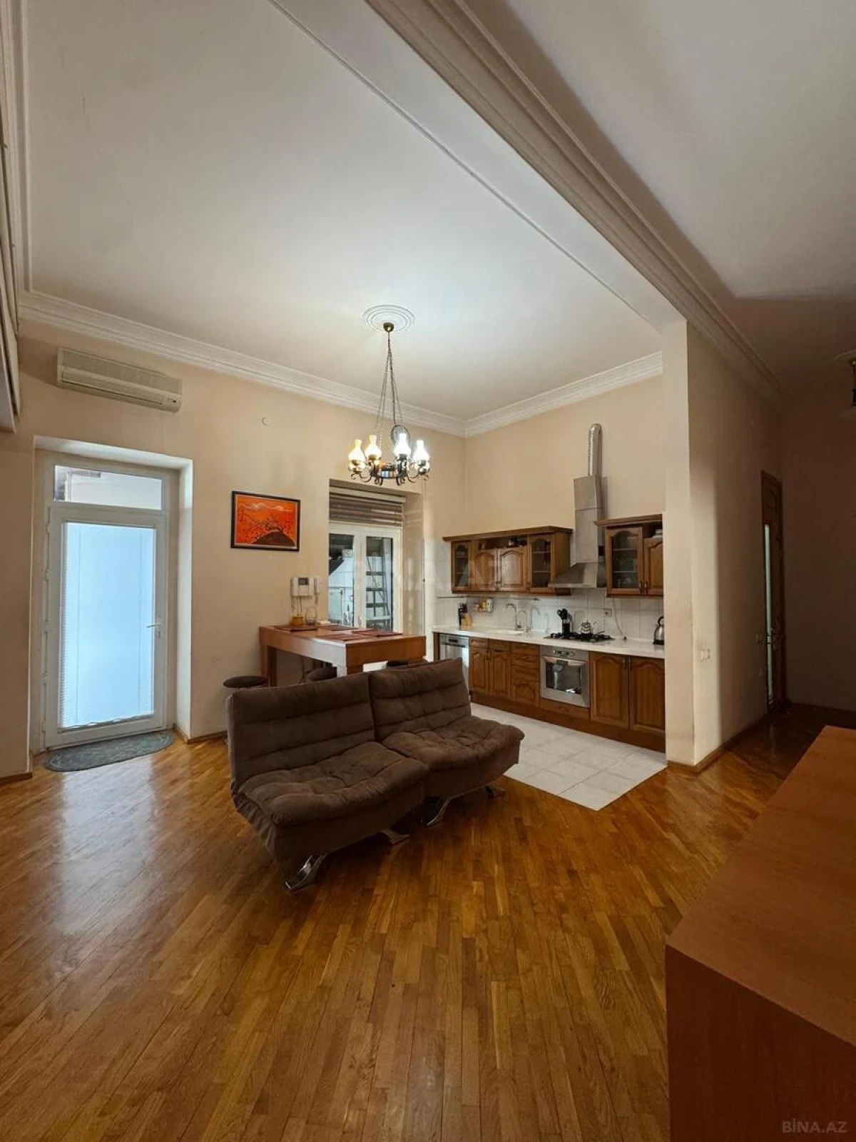 Satılır 4 otaqlı mənzil 220 m²