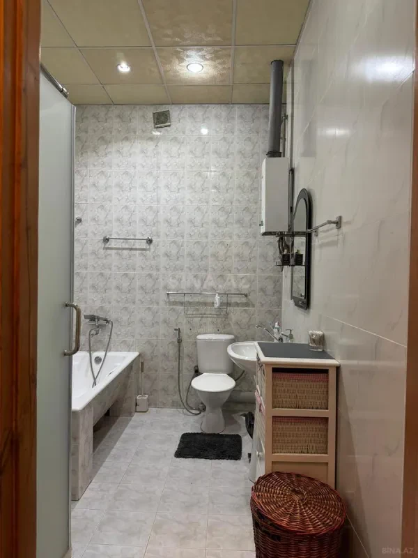 Satılır 4 otaqlı mənzil 220 m²