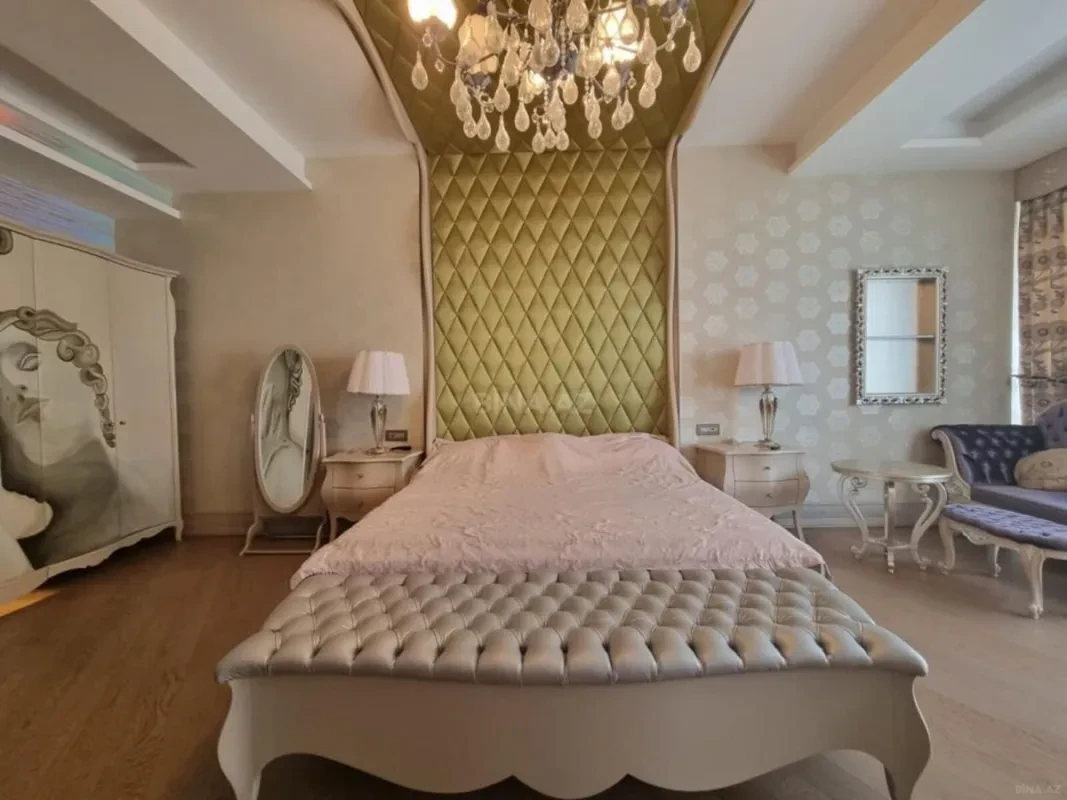 Satılır 4 otaqlı mənzil 240 m²