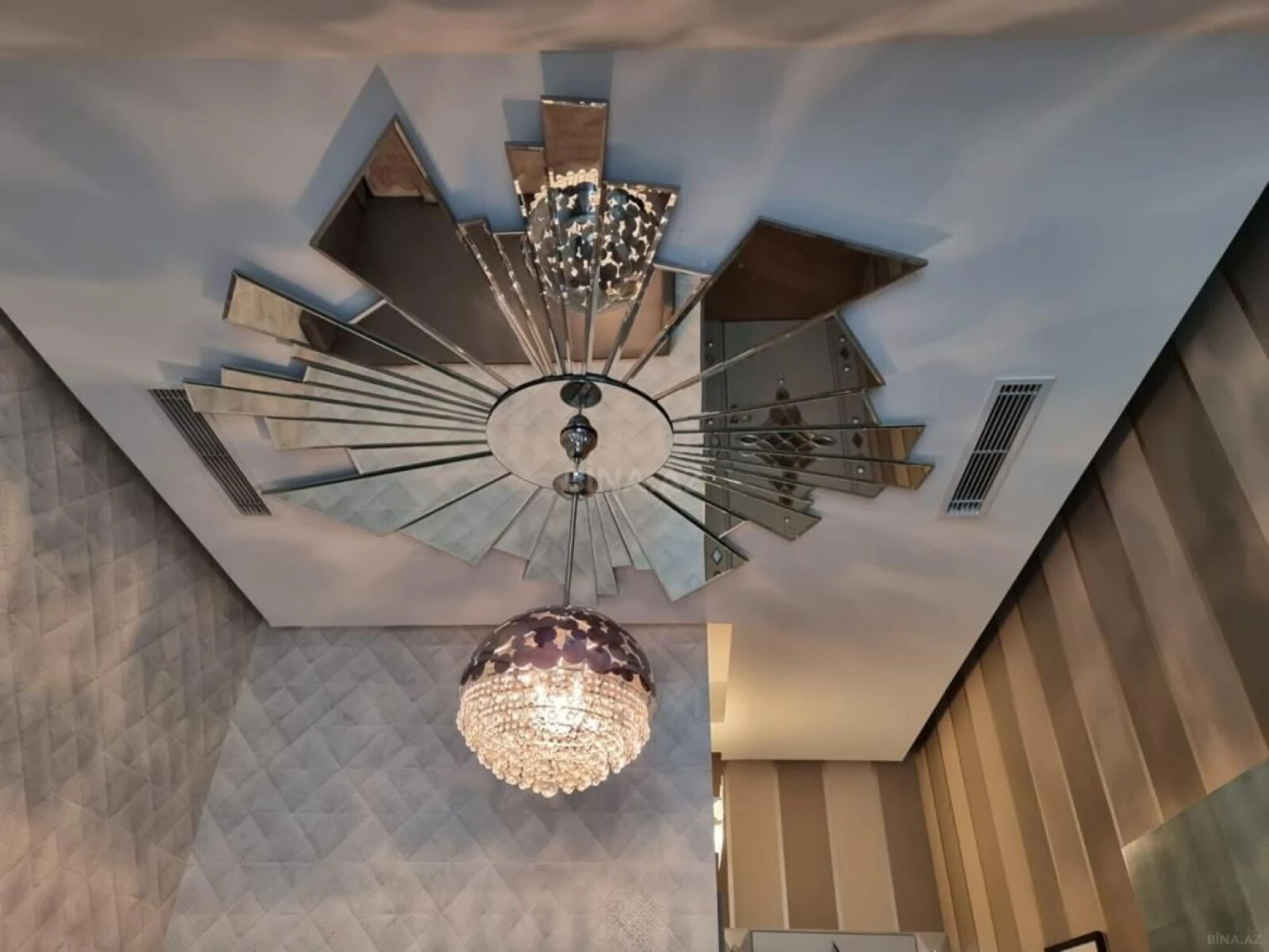 Satılır 4 otaqlı mənzil 240 m²