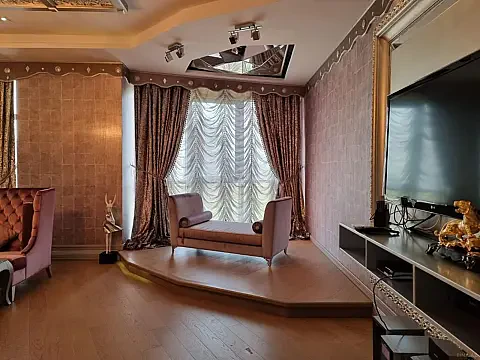 Satılır 4 otaqlı mənzil 240 m²