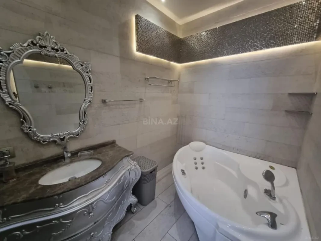 Satılır 4 otaqlı mənzil 240 m²