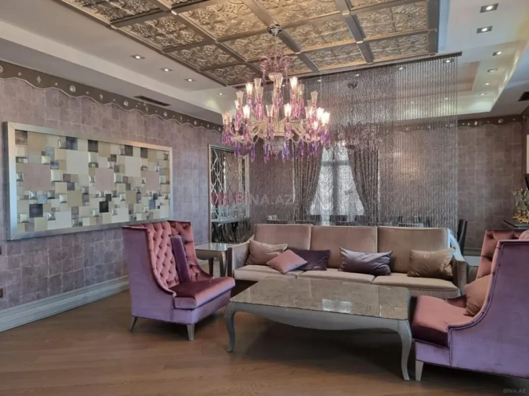Satılır 4 otaqlı mənzil 240 m²