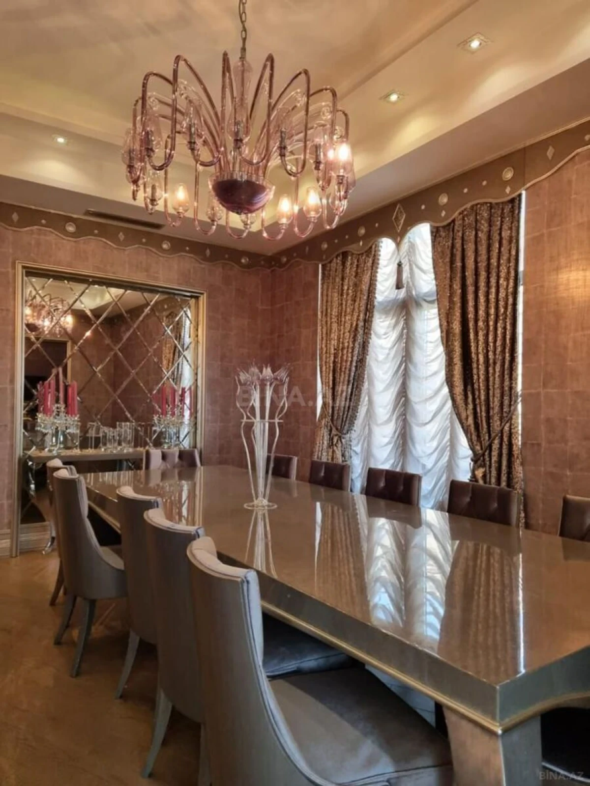 Satılır 4 otaqlı mənzil 240 m²