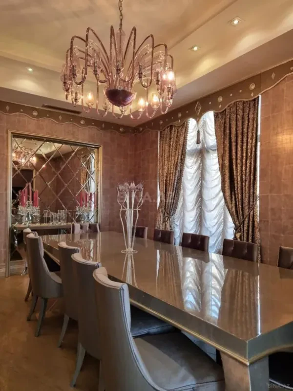 Satılır 4 otaqlı mənzil 240 m²